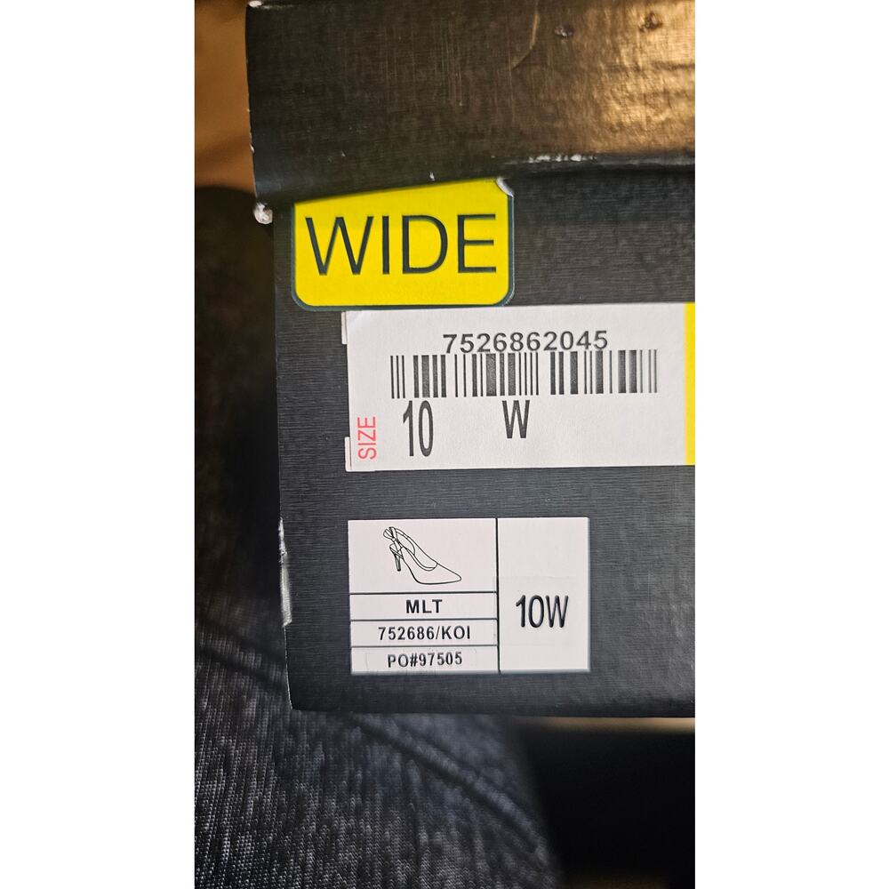 ID REQUIRED SIZE SHOES  RED BLACK & WHITE FABRIC  NEW IN BOX  SIZE 10 WIDE - Picture 5 of 8